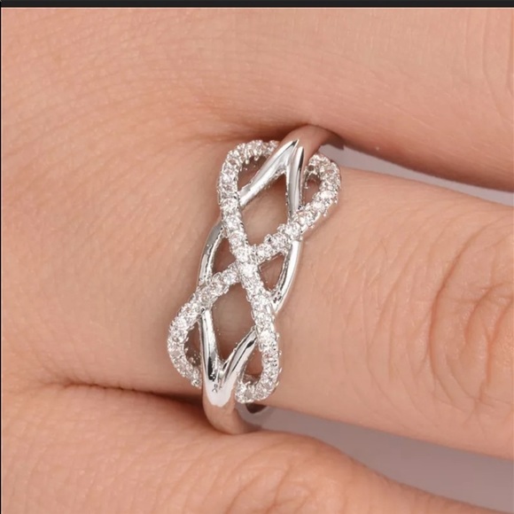 New Women’s 925 Silver Diamond Ring size 7 - Picture 2 of 2